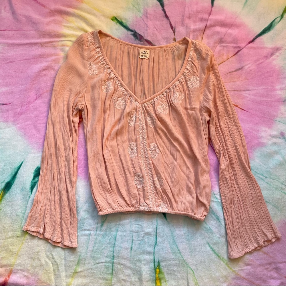 👚 2/$20 | O’Neill Embroidered Bell Sleeve V-Neck Top - Peachy Pink | Size XS